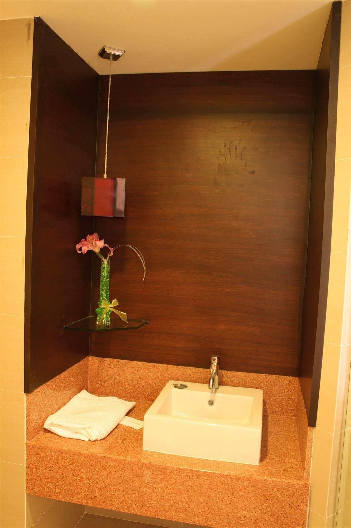 בנגקוק Tango Vibrant Living Hotel - Sha Extra Plus מראה חיצוני תמונה