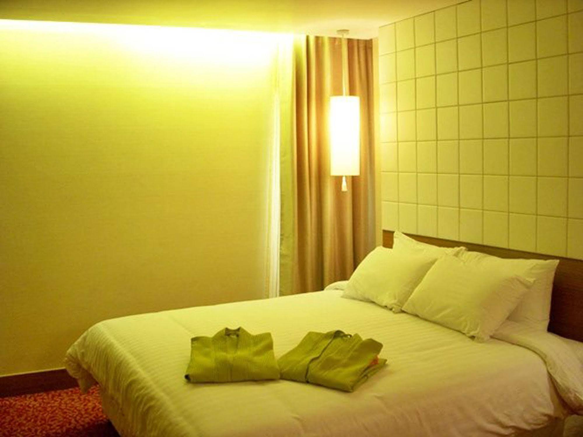 בנגקוק Tango Vibrant Living Hotel - Sha Extra Plus מראה חיצוני תמונה